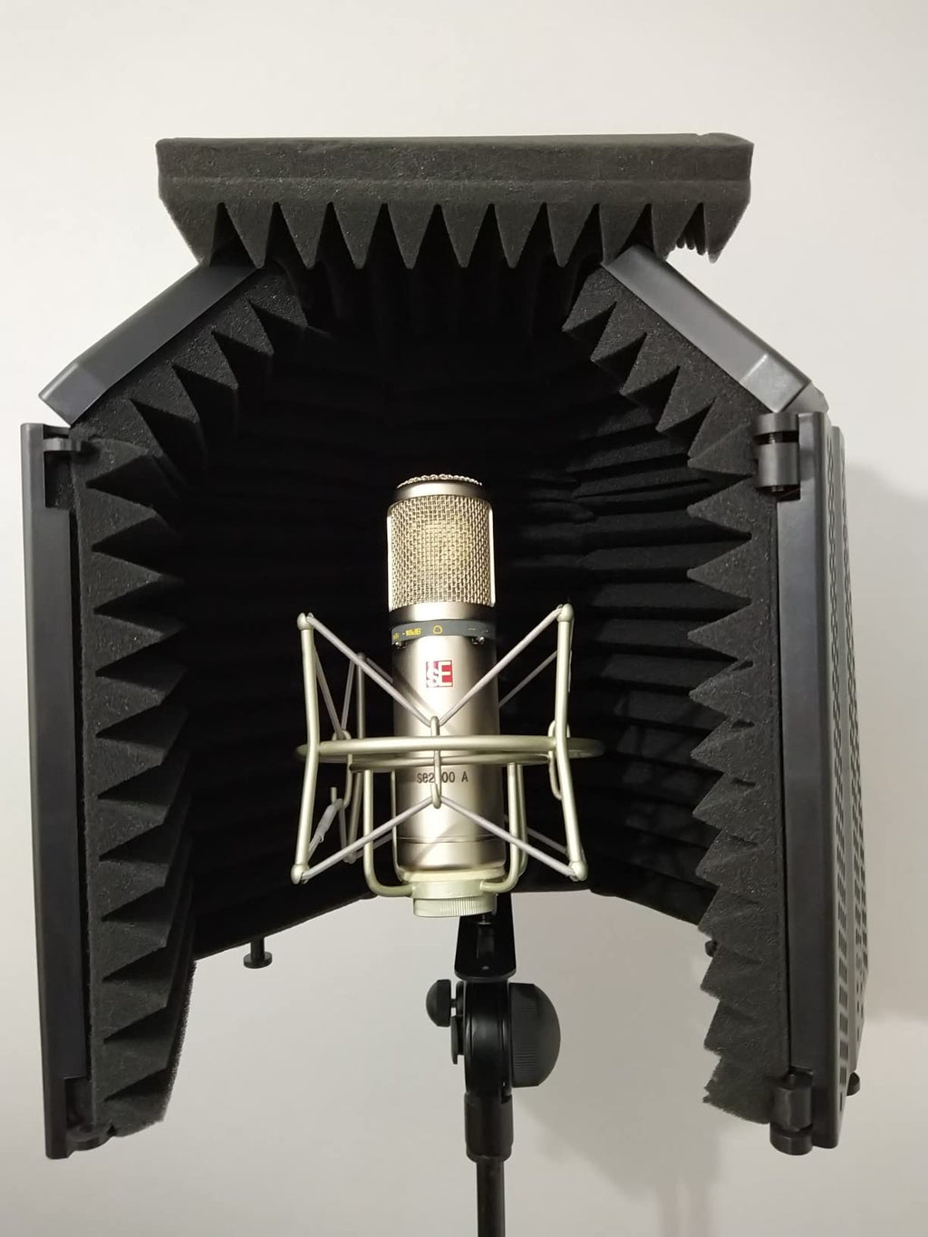 XTUGA 5-Panel Microphone Isolation Shield - Premium Soundproof Foam for Studio Recording, Podcasting & Broadcast - Perfect for Blue Yeti & Condenser Mics