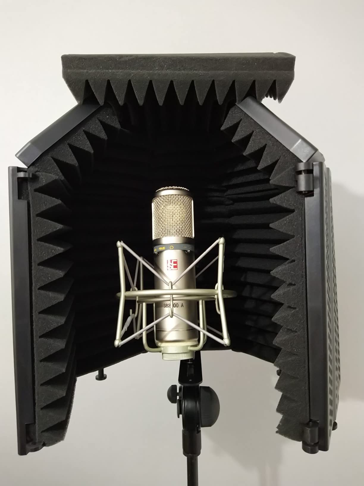 XTUGA 5-Panel Microphone Isolation Shield - Premium Soundproof Foam for Studio Recording, Podcasting & Broadcast - Perfect for Blue Yeti & Condenser Mics